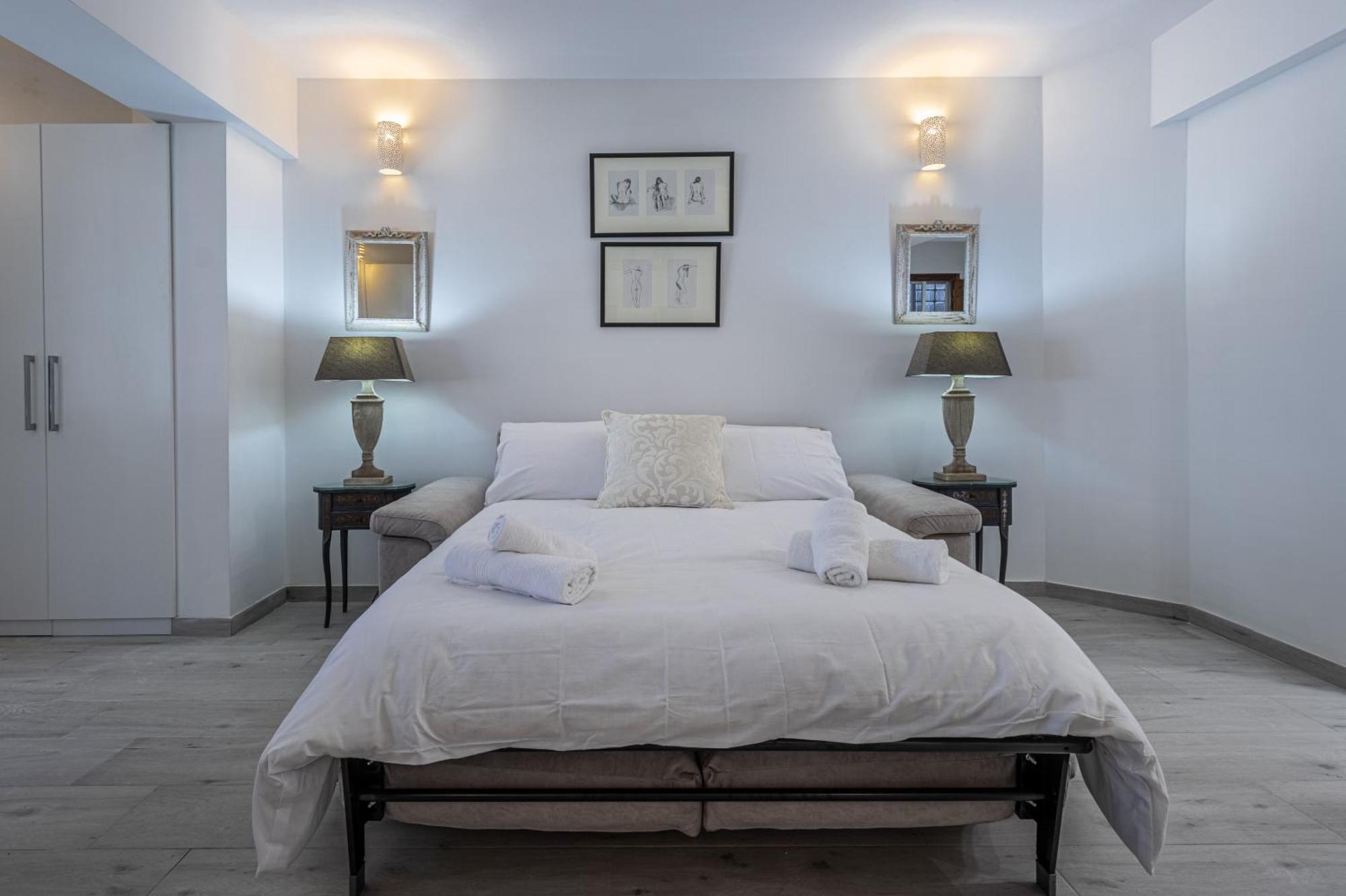 Bahar Ic-caghaq With Private Drive-in, Equidistant From Sliema And St. Paul's Bay *